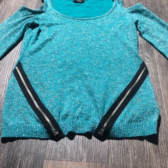 Women’s Bebe Sparkly Cold Shoulder Blouse Sz L - Picture 3 of 5